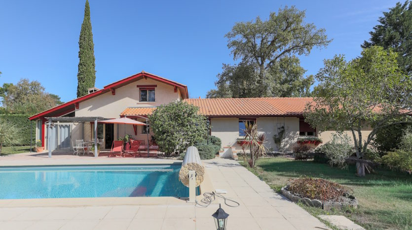 Maison piscine jardin
