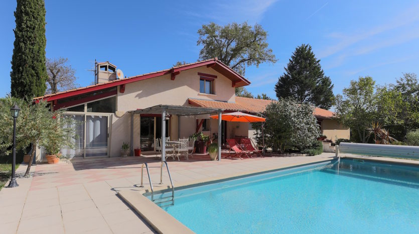 Maison piscine jardin